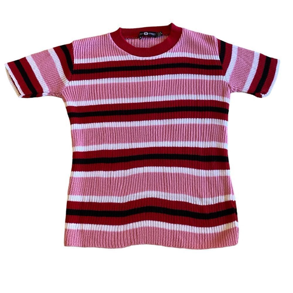 EUC Sweet Little Pink and Red Daisy Street Short Sleeve Sweater